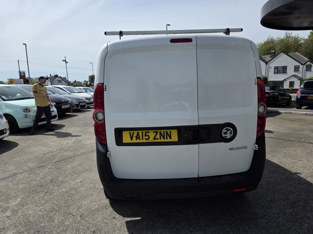 Vauxhall Combo 1.3 CDTi 2000 ecoFLEX 16v FWD L1 H1 (s/s) 3dr (2015) - Picture 16