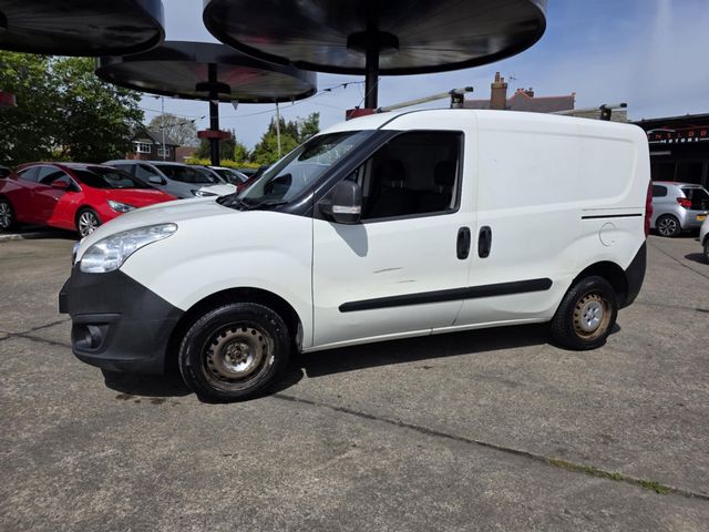 Vauxhall Combo 1.3 CDTi 2000 ecoFLEX 16v FWD L1 H1 (s/s) 3dr (2015) - Picture 21