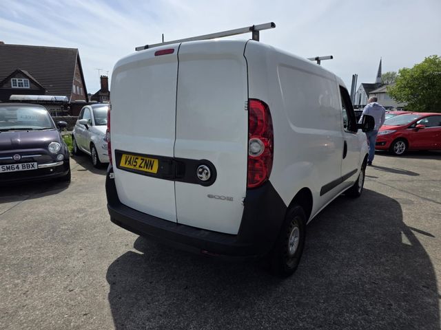 Vauxhall Combo 1.3 CDTi 2000 ecoFLEX 16v FWD L1 H1 (s/s) 3dr (2015) - Picture 4