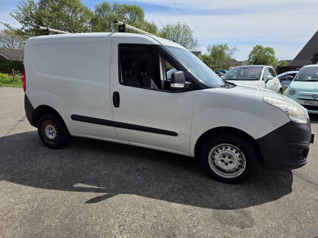 Vauxhall Combo 1.3 CDTi 2000 ecoFLEX 16v FWD L1 H1 (s/s) 3dr (2015) - Picture 5