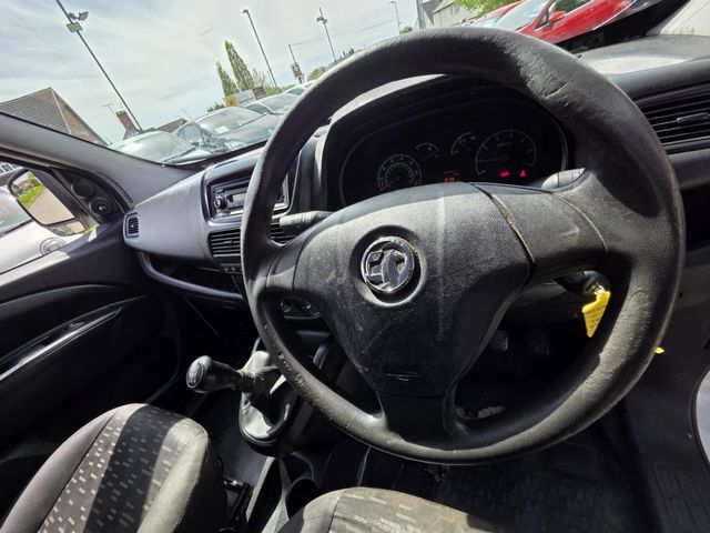 Vauxhall Combo 1.3 CDTi 2000 ecoFLEX 16v FWD L1 H1 (s/s) 3dr (2015) - Picture 8