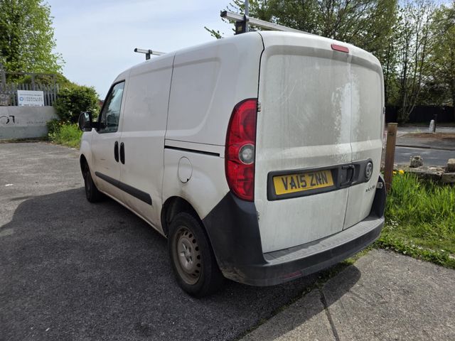 Vauxhall Combo 1.3 CDTi 2000 ecoFLEX 16v FWD L1 H1 (s/s) 3dr (2015) - Picture 9