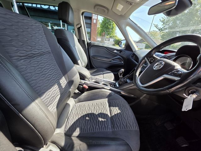Vauxhall Zafira Tourer 2.0 CDTi SE Euro 5 5dr (2014) - Picture 17