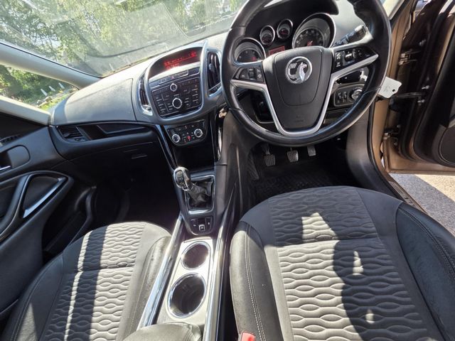 Vauxhall Zafira Tourer 2.0 CDTi SE Euro 5 5dr (2014) - Picture 18