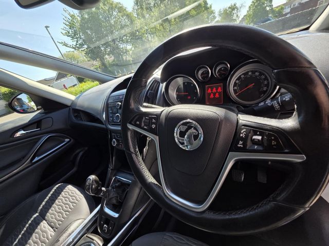 Vauxhall Zafira Tourer 2.0 CDTi SE Euro 5 5dr (2014) - Picture 19