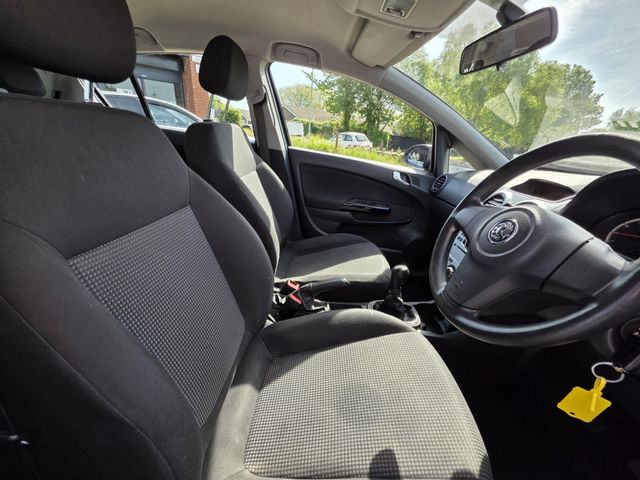 Vauxhall Corsa 1.0i ecoFLEX 12v S 5dr (2011) - Picture 19