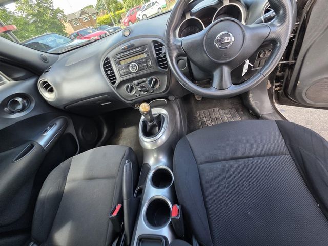 Nissan Juke 1.6 Visia Euro 5 5dr (2011) - Picture 13
