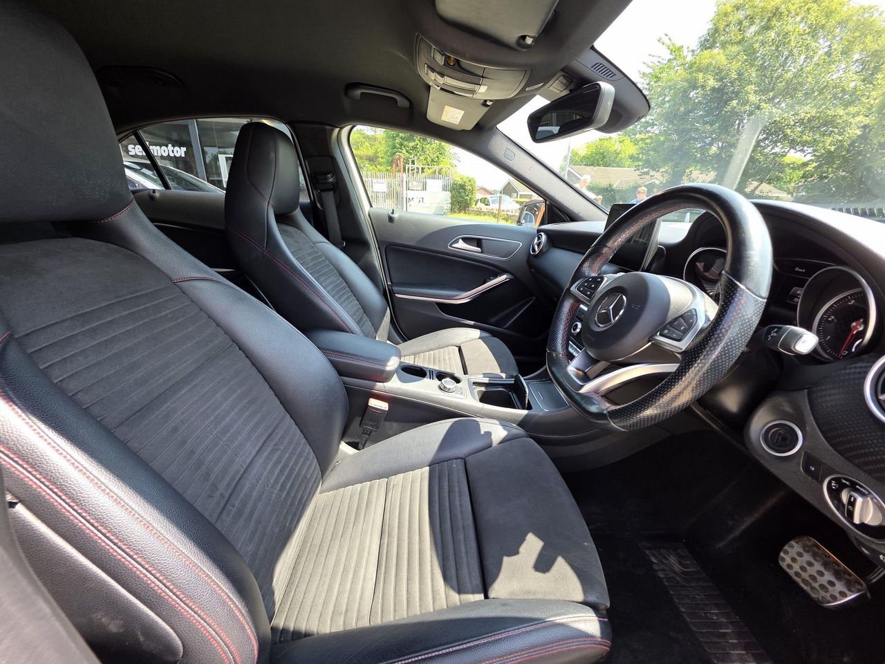 Mercedes-Benz A Class 2.1 A200d AMG Line (Premium) 7G-DCT Euro 6 (s/s) 5dr - Picture 11 of 22
