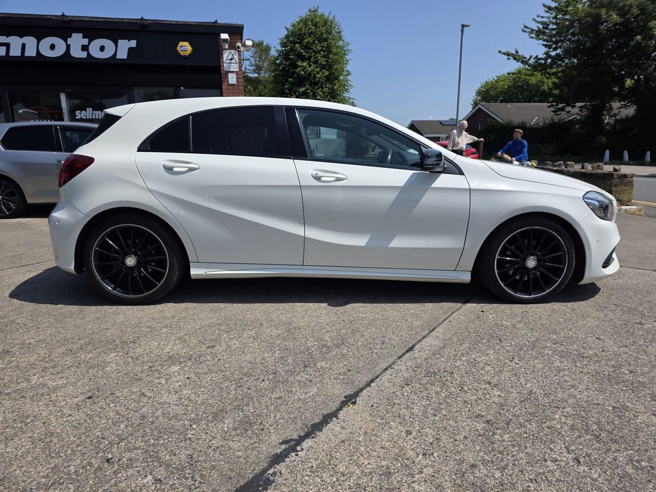 Mercedes-Benz A Class 2.1 A200d AMG Line (Premium) 7G-DCT Euro 6 (s/s) 5dr - Picture 13 of 22