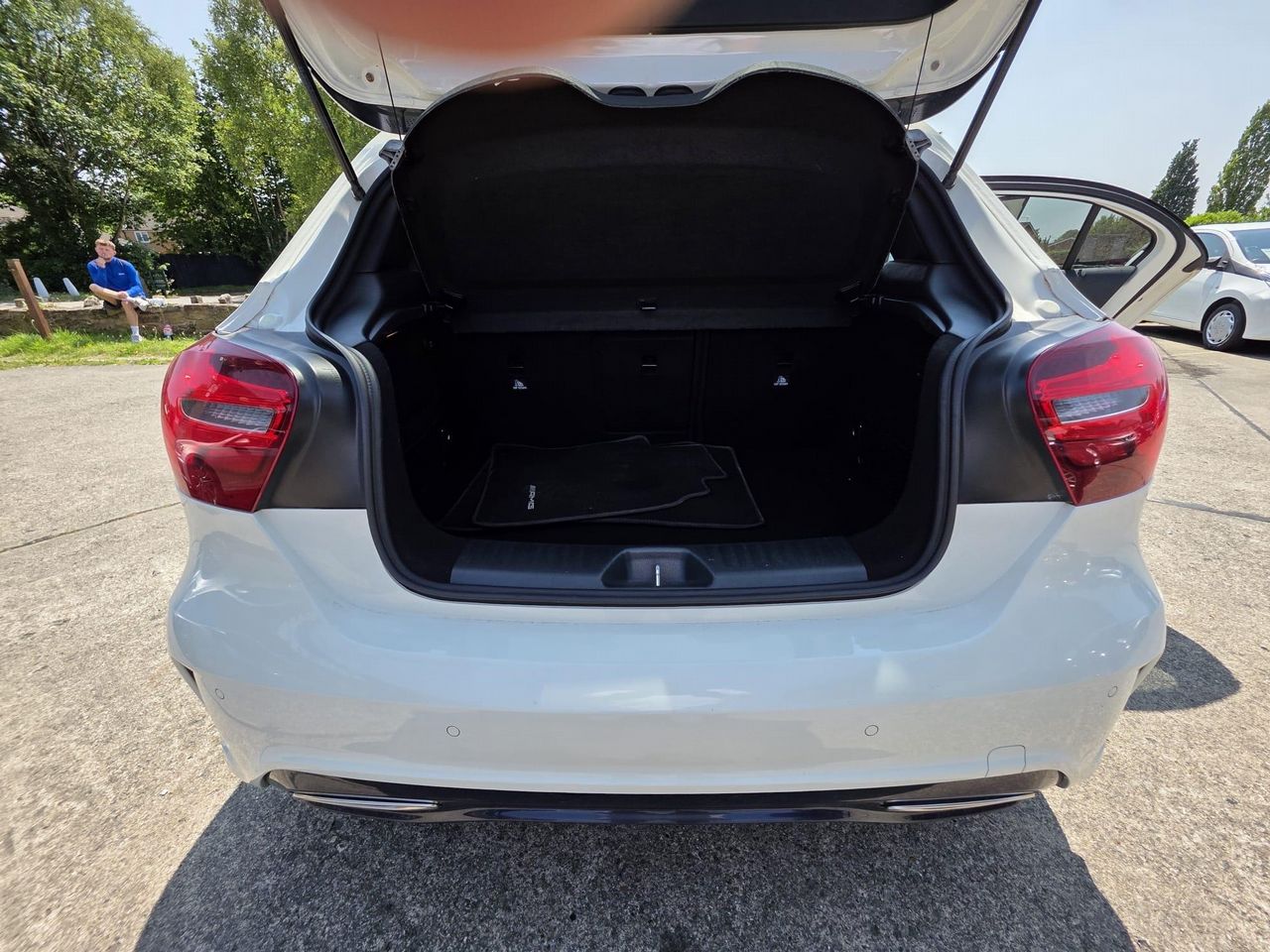 Mercedes-Benz A Class 2.1 A200d AMG Line (Premium) 7G-DCT Euro 6 (s/s) 5dr - Picture 19 of 22