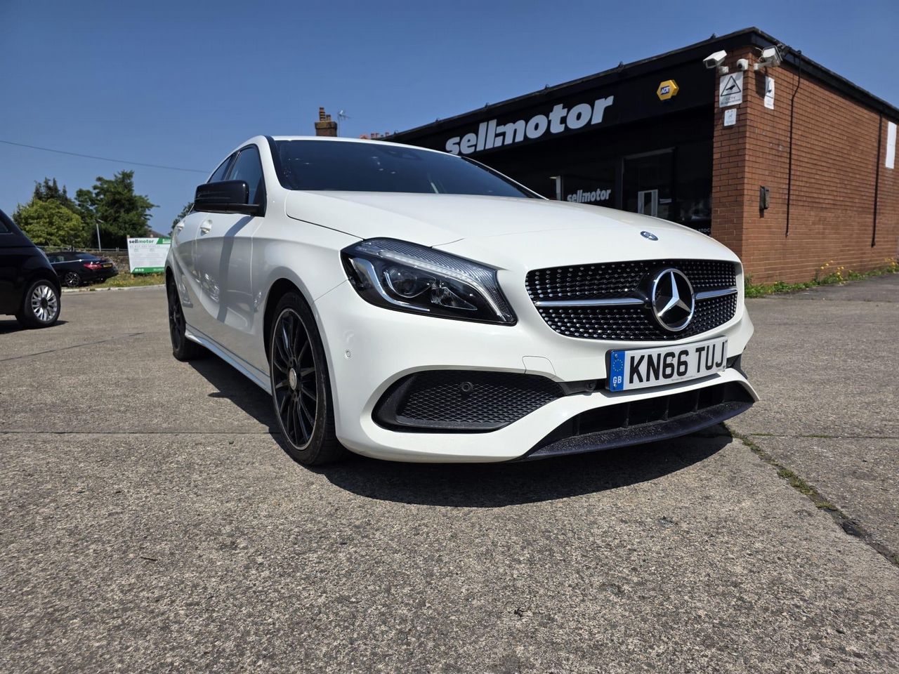 Mercedes-Benz A Class 2.1 A200d AMG Line (Premium) 7G-DCT Euro 6 (s/s) 5dr - Picture 1 of 22