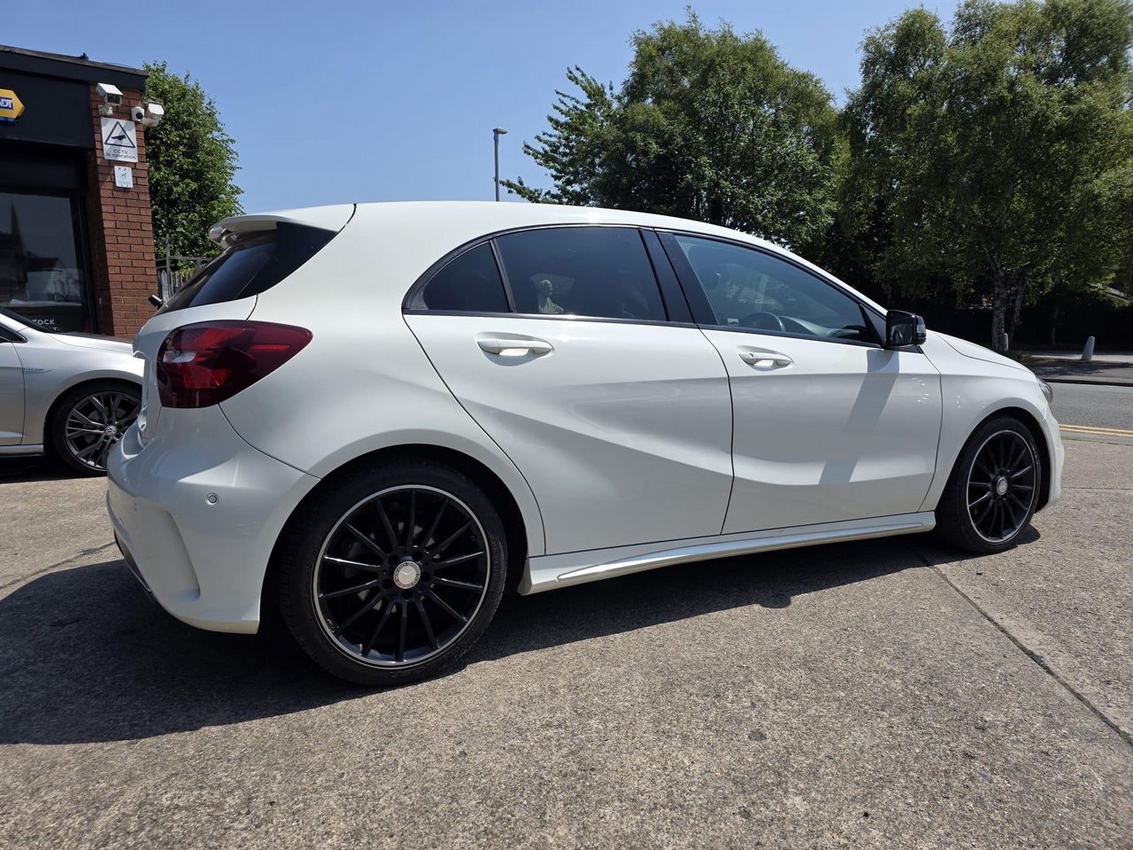 Mercedes-Benz A Class 2.1 A200d AMG Line (Premium) 7G-DCT Euro 6 (s/s) 5dr - Picture 8 of 22