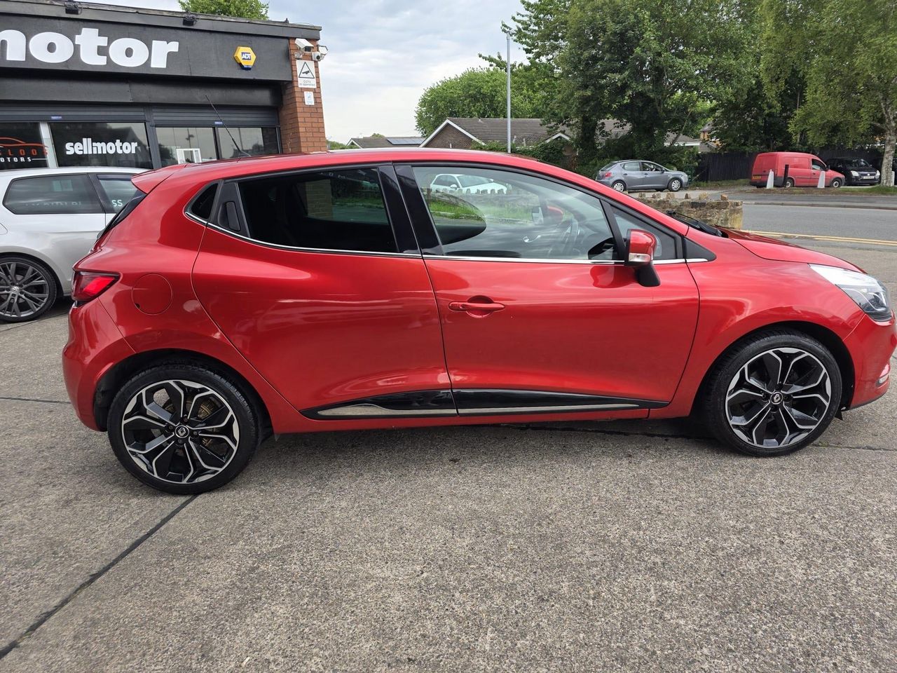 Renault Clio 0.9 TCe Iconic Euro 6 (s/s) 5dr - Picture 10 of 21