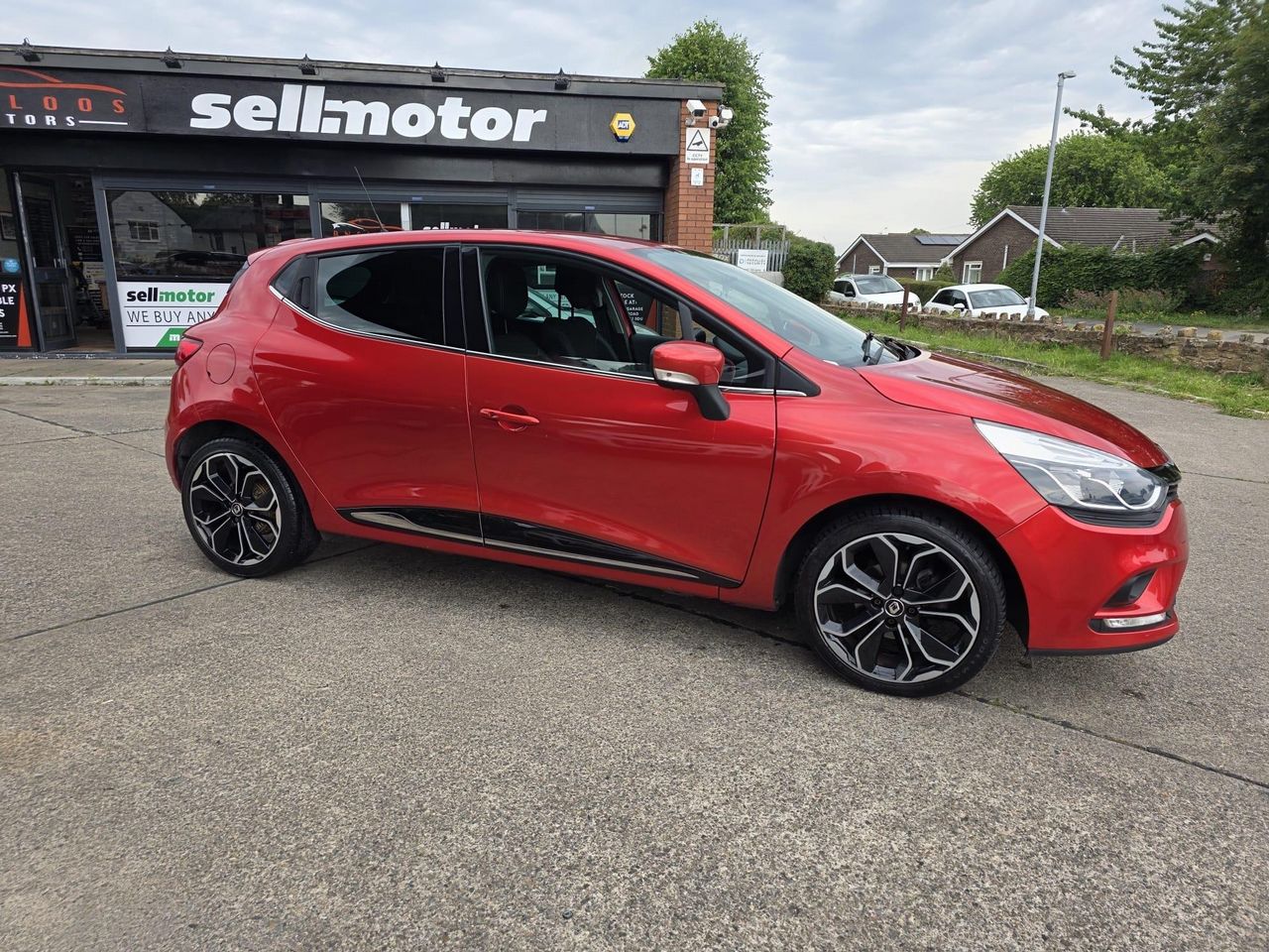 Renault Clio 0.9 TCe Iconic Euro 6 (s/s) 5dr - Picture 11 of 21