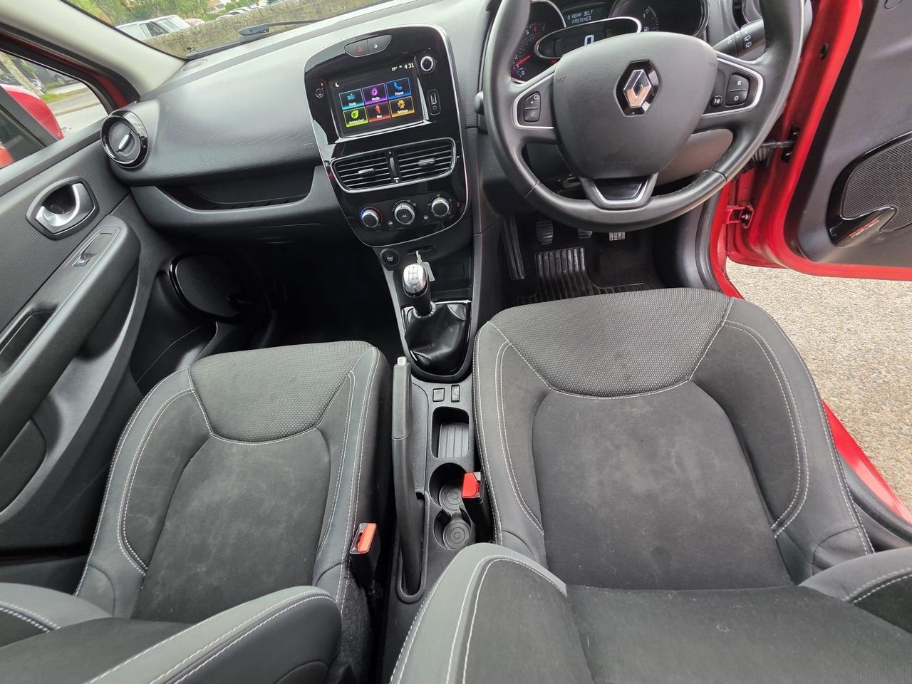 Renault Clio 0.9 TCe Iconic Euro 6 (s/s) 5dr - Picture 14 of 21