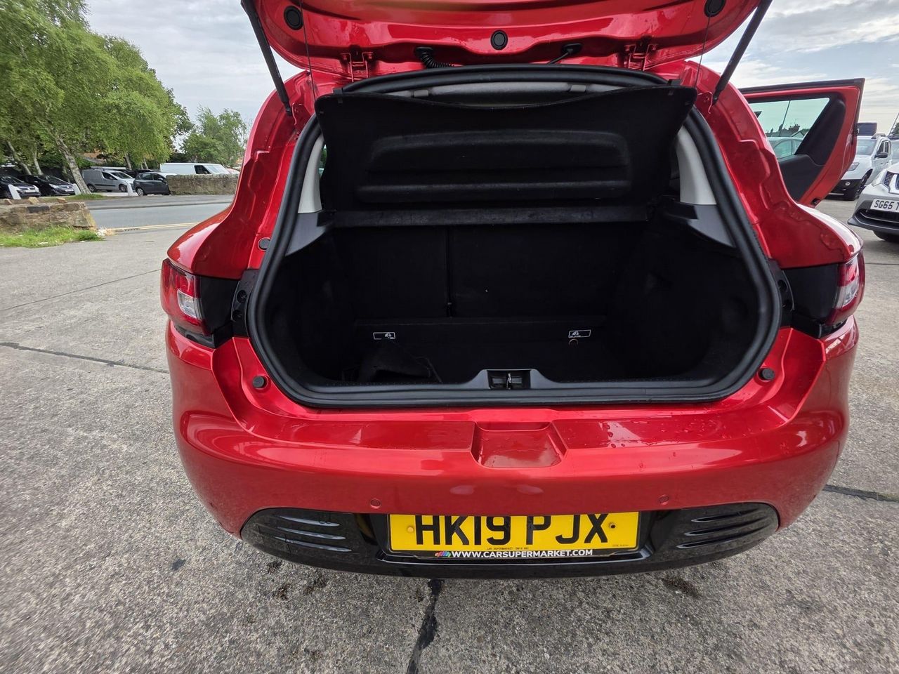 Renault Clio 0.9 TCe Iconic Euro 6 (s/s) 5dr - Picture 16 of 21