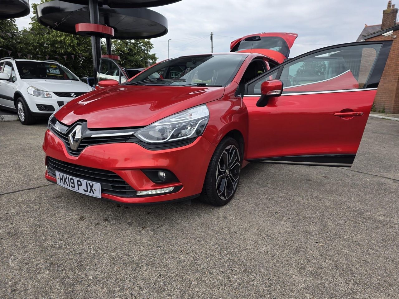 Renault Clio 0.9 TCe Iconic Euro 6 (s/s) 5dr - Picture 18 of 21