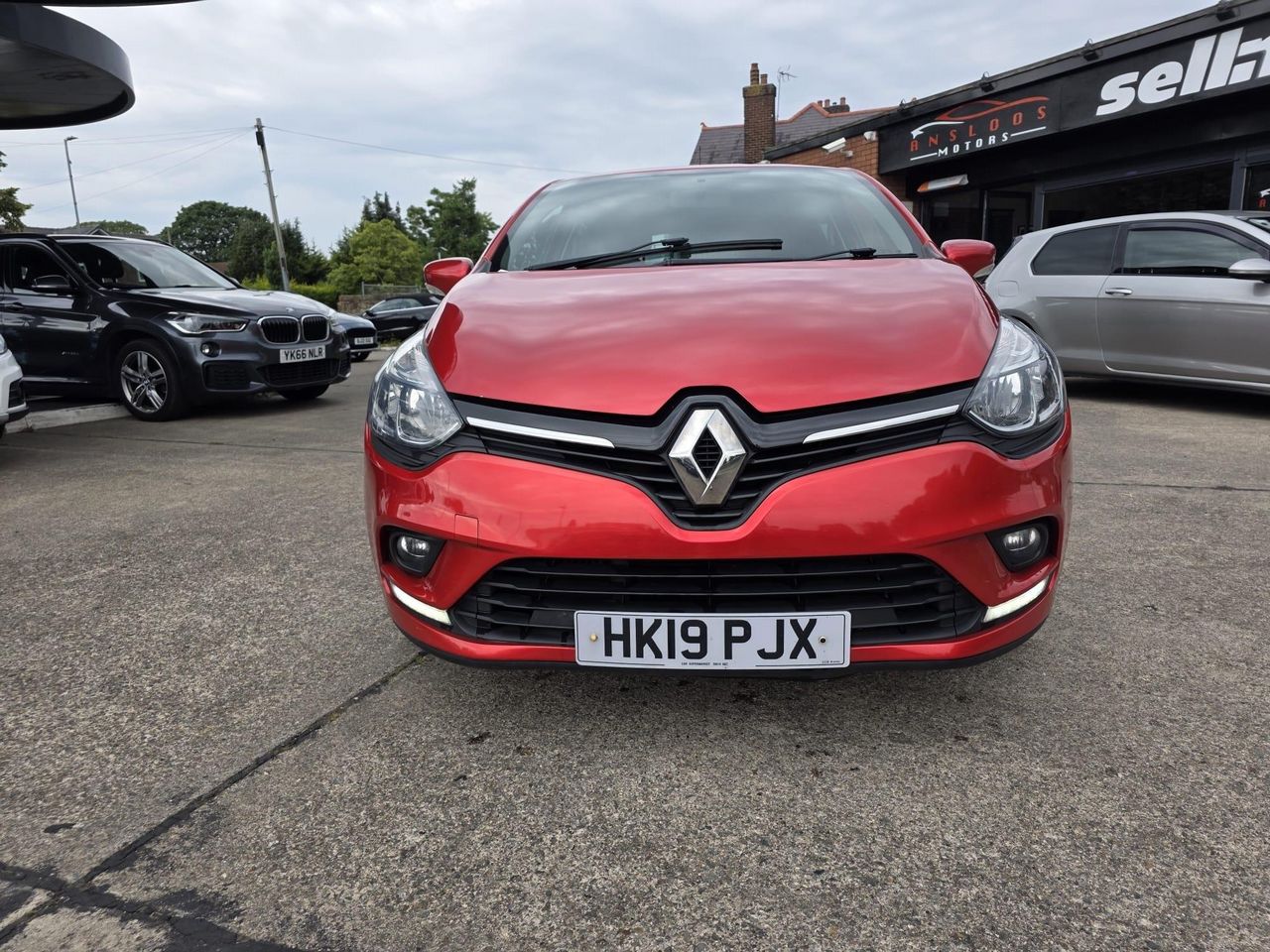 Renault Clio 0.9 TCe Iconic Euro 6 (s/s) 5dr - Picture 3 of 21