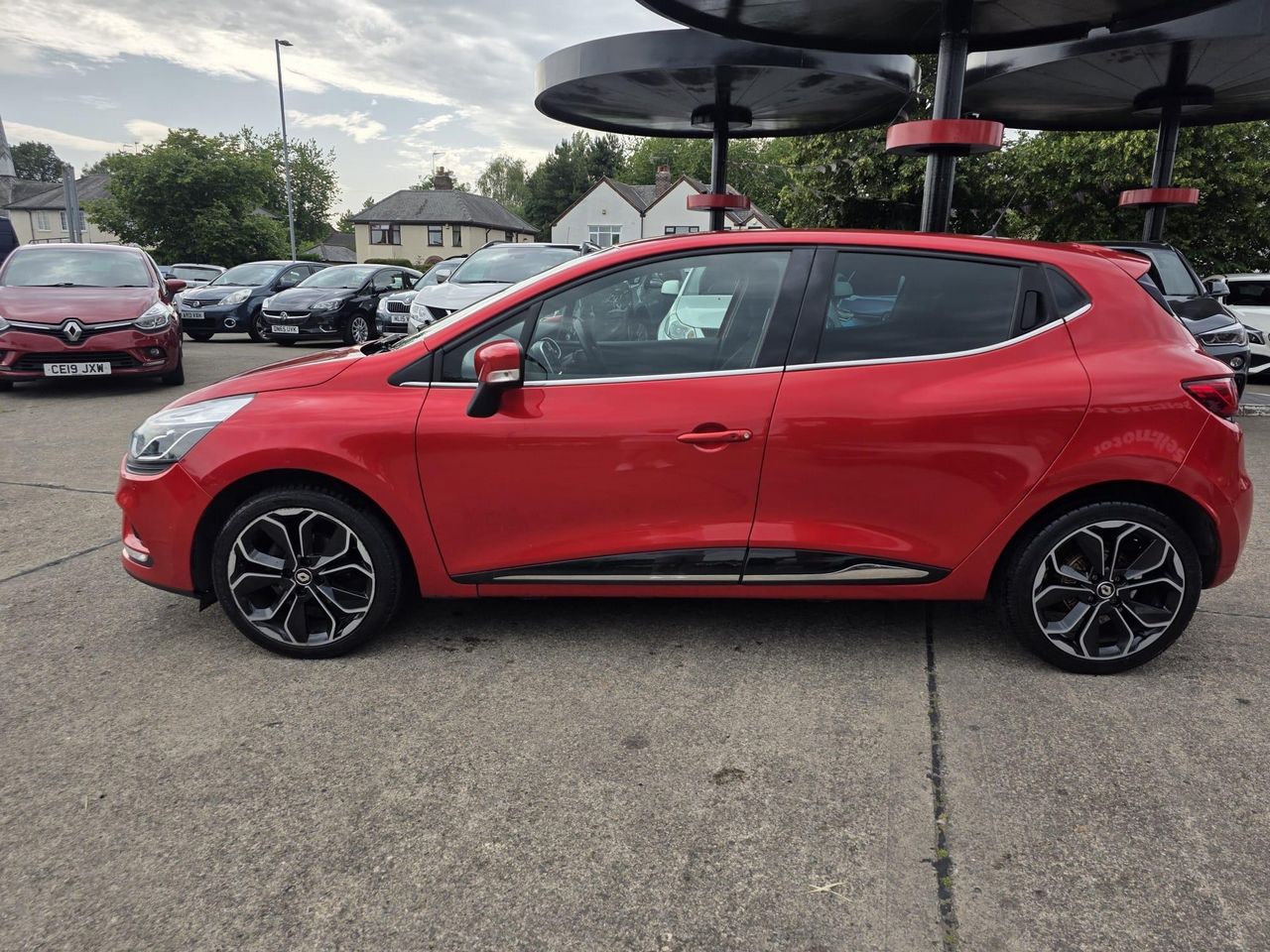 Renault Clio 0.9 TCe Iconic Euro 6 (s/s) 5dr - Picture 6 of 21
