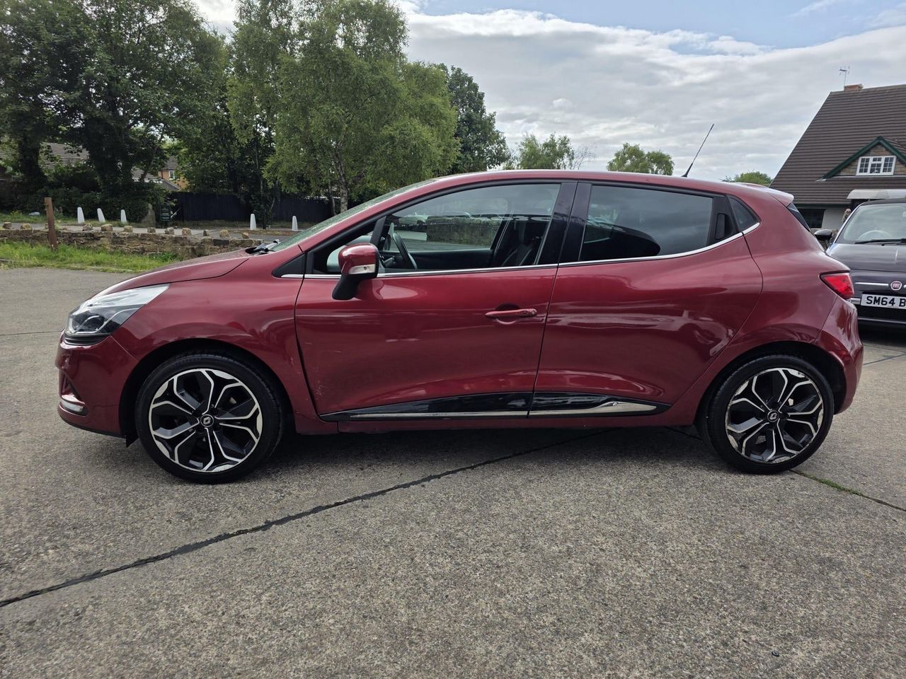 Renault Clio 0.9 TCe Iconic Euro 6 (s/s) 5dr - Picture 11 of 26