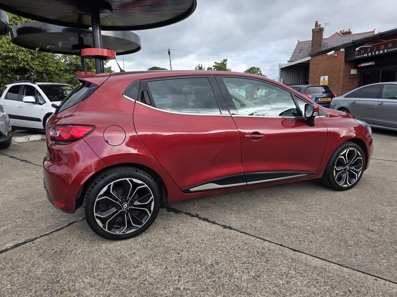Renault Clio 0.9 TCe Iconic Euro 6 (s/s) 5dr - Picture 18 of 26