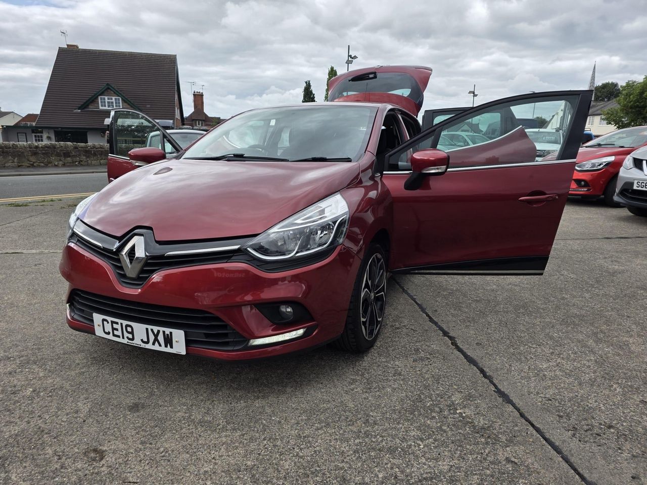 Renault Clio 0.9 TCe Iconic Euro 6 (s/s) 5dr - Picture 25 of 26