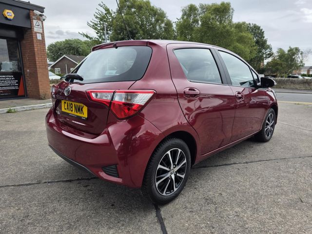 Toyota Yaris 1.5 VVT-i Icon Tech Euro 6 5dr (2018) - Picture 13