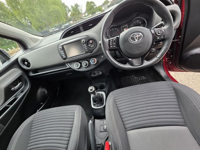 Toyota Yaris 1.5 VVT-i Icon Tech Euro 6 5dr (2018) - Picture 14
