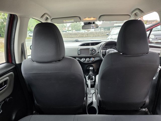 Toyota Yaris 1.5 VVT-i Icon Tech Euro 6 5dr (2018) - Picture 15
