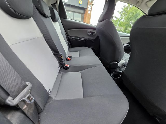 Toyota Yaris 1.5 VVT-i Icon Tech Euro 6 5dr (2018) - Picture 17