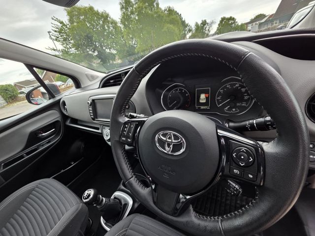 Toyota Yaris 1.5 VVT-i Icon Tech Euro 6 5dr (2018) - Picture 19