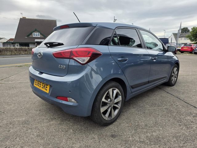 Hyundai i20 1.4 CRDi Premium Euro 6 5dr (2015) - Picture 15