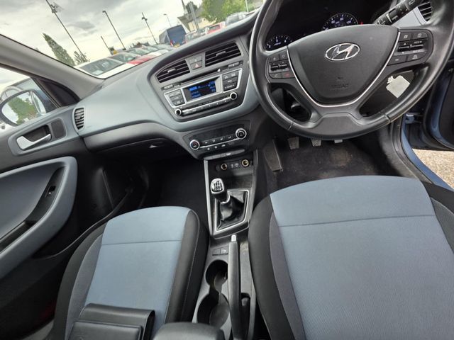 Hyundai i20 1.4 CRDi Premium Euro 6 5dr (2015) - Picture 16