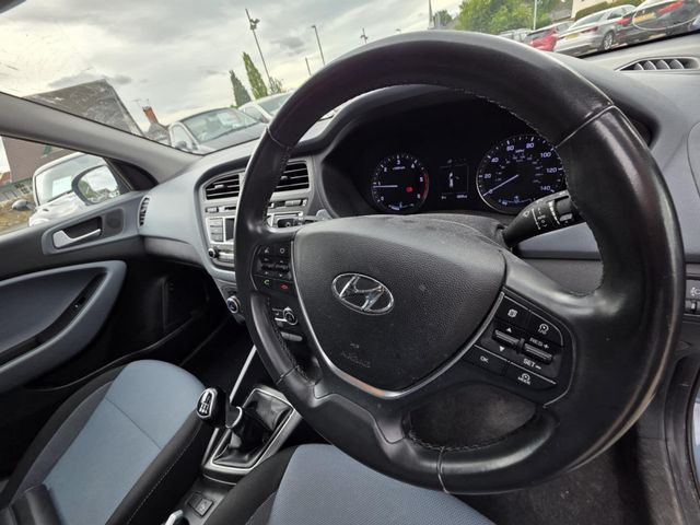 Hyundai i20 1.4 CRDi Premium Euro 6 5dr (2015) - Picture 20
