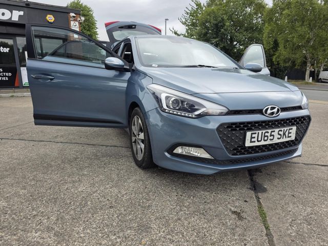Hyundai i20 1.4 CRDi Premium Euro 6 5dr (2015) - Picture 6