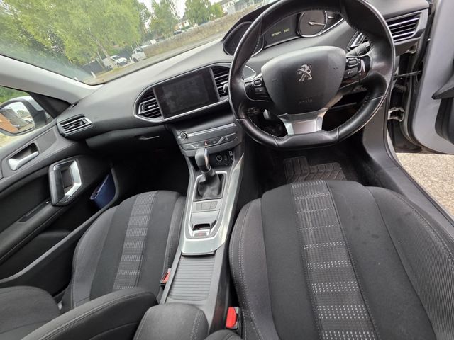 Peugeot 308 2.0 BlueHDi Allure Auto Euro 6 (s/s) 5dr (2015) - Picture 17