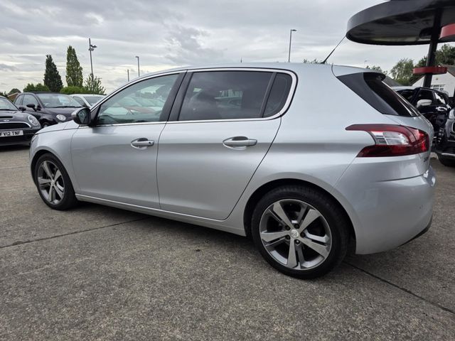 Peugeot 308 2.0 BlueHDi Allure Auto Euro 6 (s/s) 5dr (2015) - Picture 4