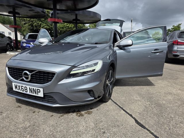 Volvo V40 2.0 T2 R-Design Euro 6 (s/s) 5dr (2018) - Picture 17