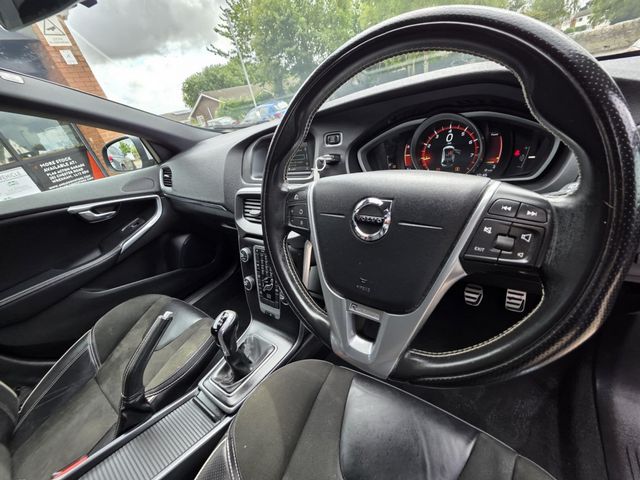 Volvo V40 2.0 T2 R-Design Euro 6 (s/s) 5dr (2018) - Picture 20