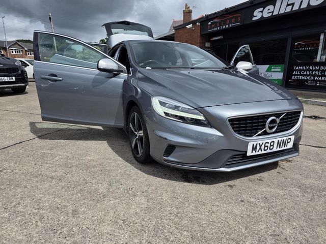 Volvo V40 2.0 T2 R-Design Euro 6 (s/s) 5dr (2018) - Picture 5