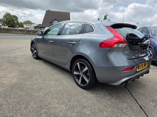 Volvo V40 2.0 T2 R-Design Euro 6 (s/s) 5dr (2018) - Picture 9