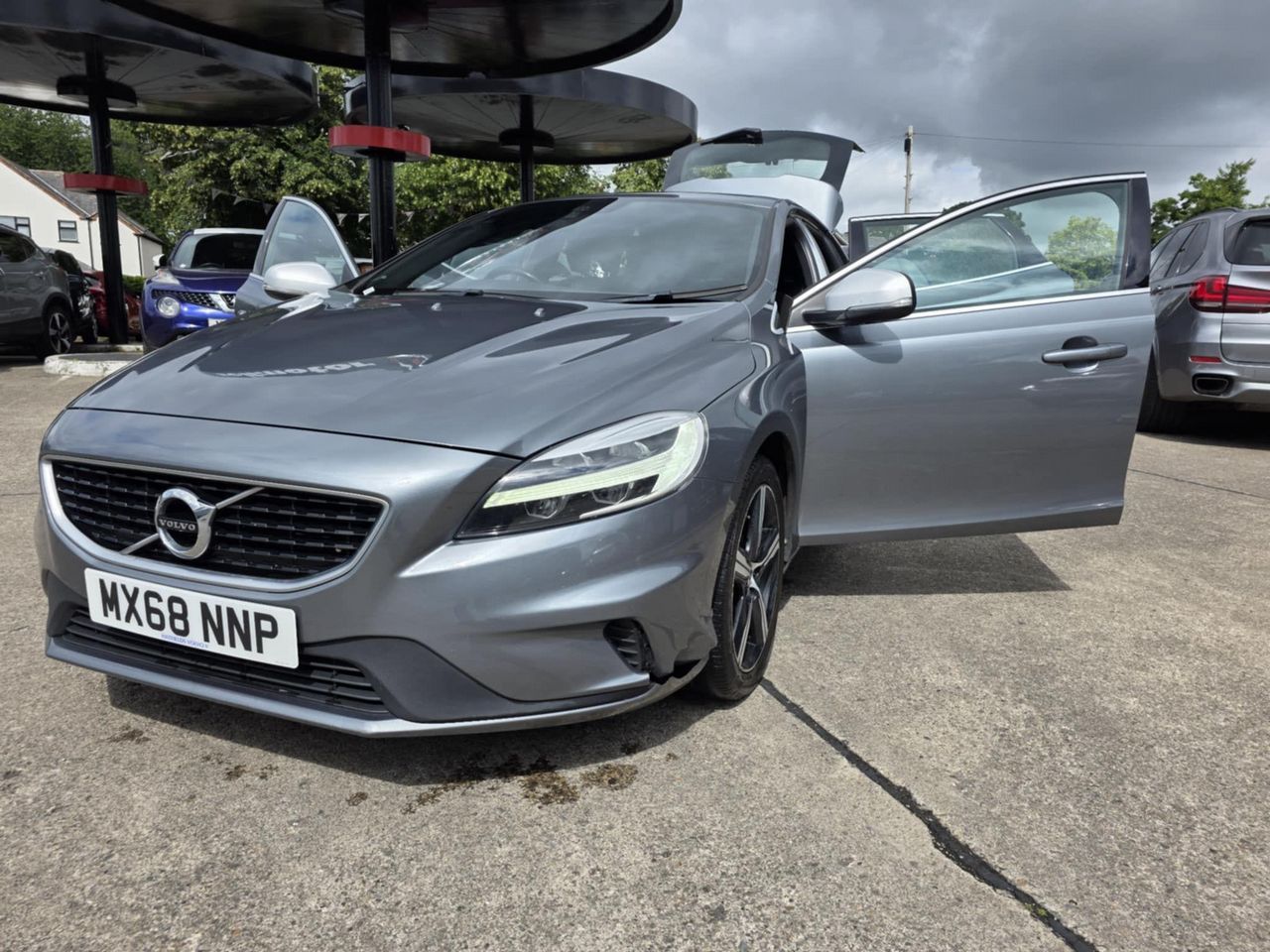 Volvo V40 2.0 T2 R-Design Euro 6 (s/s) 5dr - Picture 10 of 21