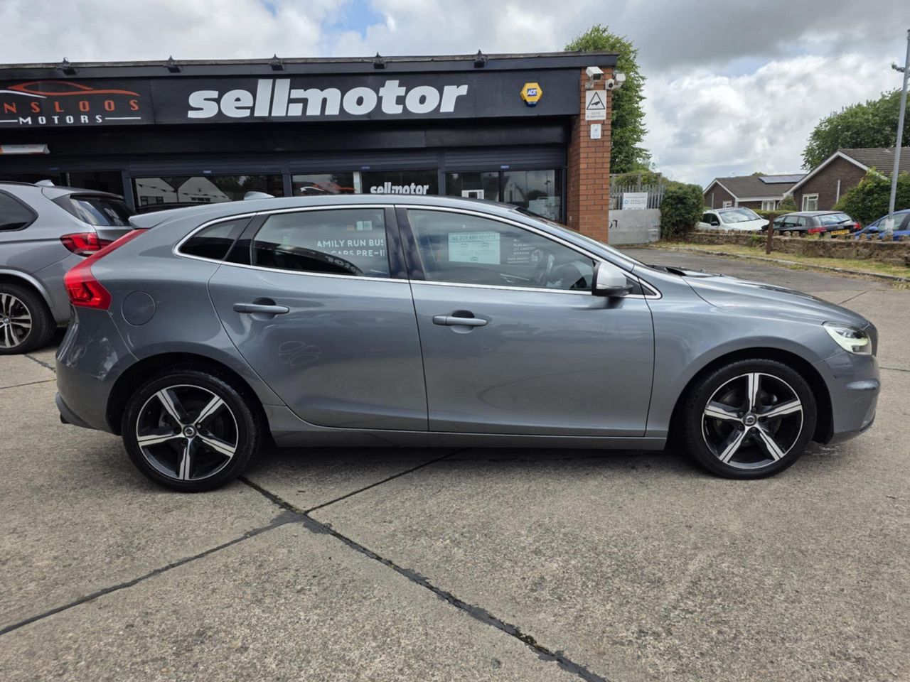 Volvo V40 2.0 T2 R-Design Euro 6 (s/s) 5dr - Picture 14 of 21