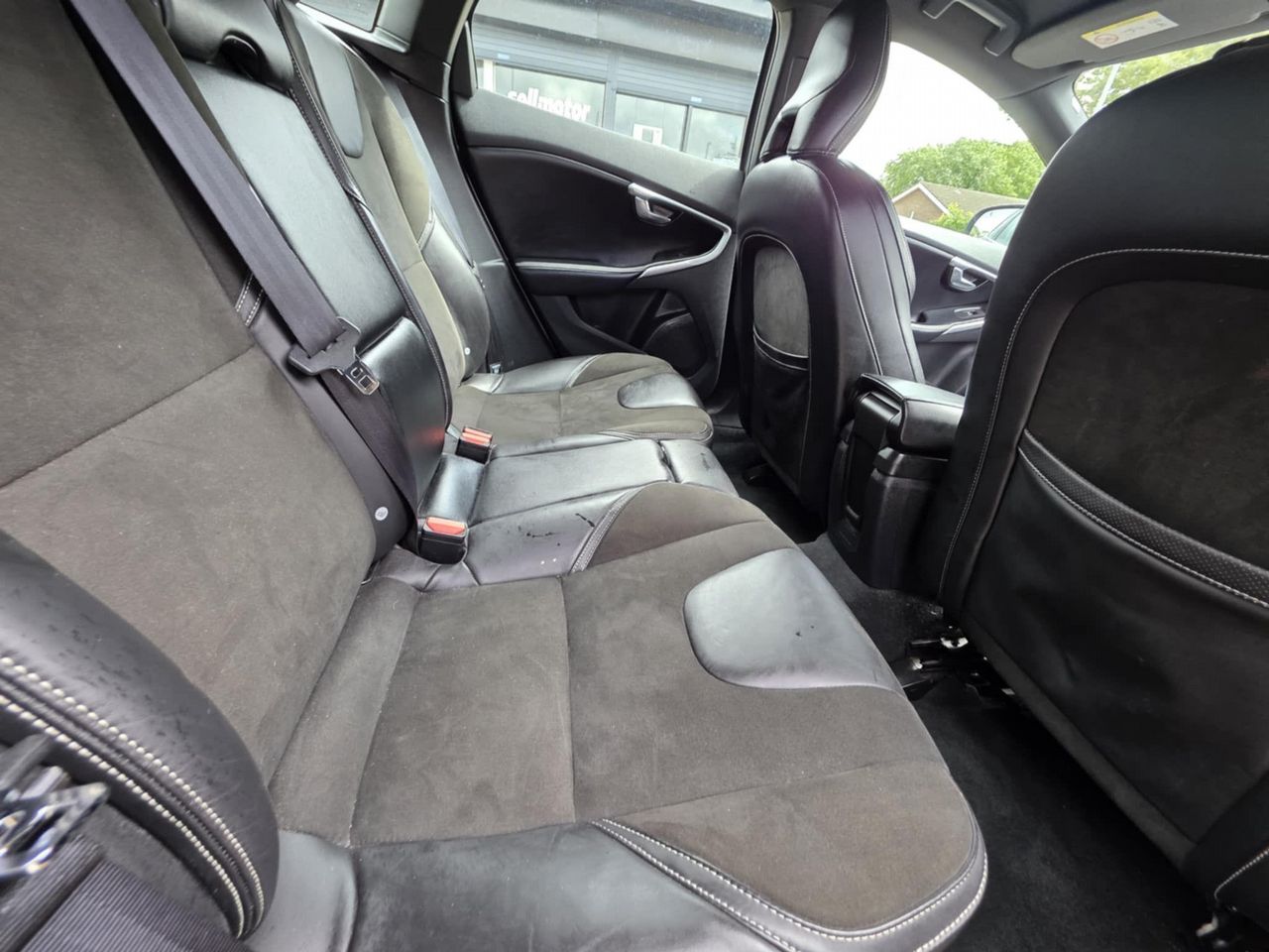 Volvo V40 2.0 T2 R-Design Euro 6 (s/s) 5dr - Picture 19 of 21