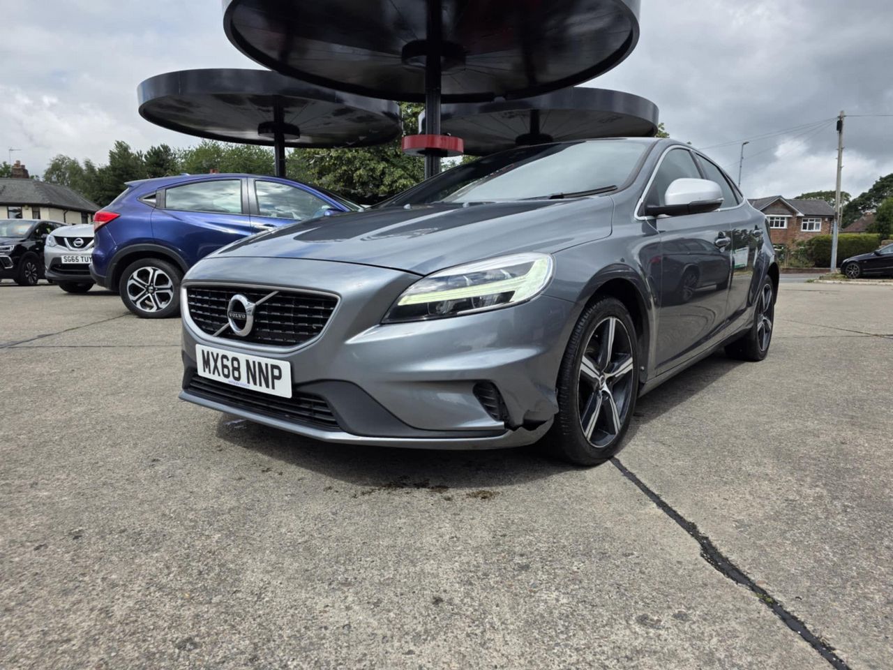 Volvo V40 2.0 T2 R-Design Euro 6 (s/s) 5dr - Picture 3 of 21