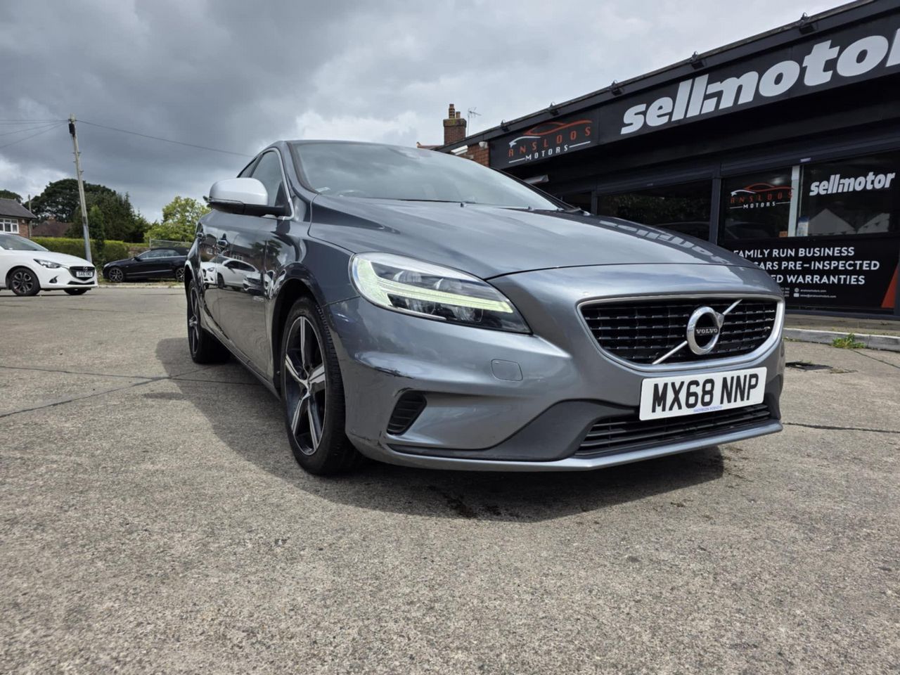 Volvo V40 2.0 T2 R-Design Euro 6 (s/s) 5dr - Picture 5 of 21