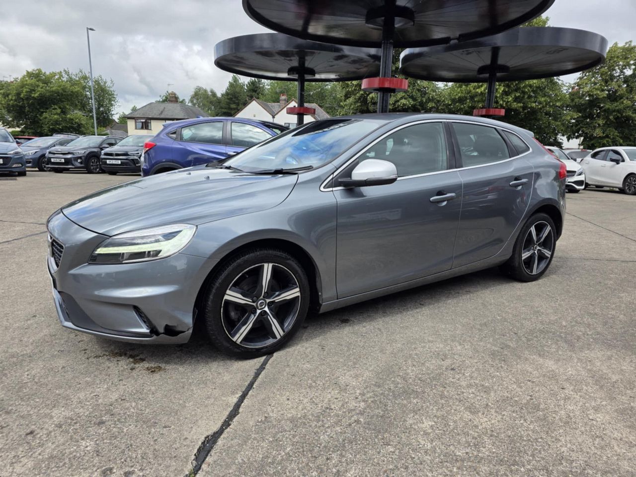 Volvo V40 2.0 T2 R-Design Euro 6 (s/s) 5dr - Picture 9 of 21
