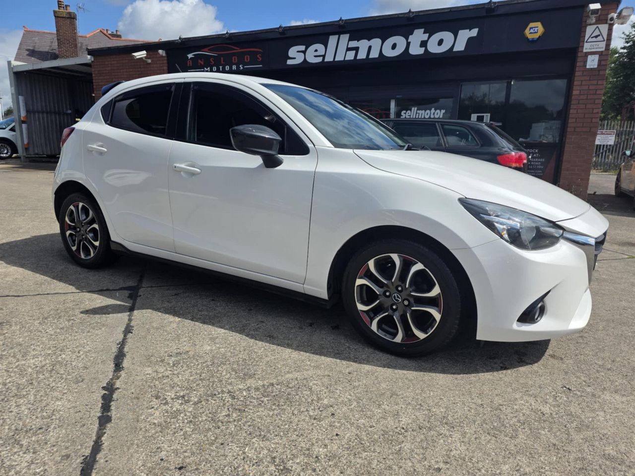 Mazda Mazda2 1.5 SKYACTIV-G Sport Black Euro 6 (s/s) 5dr - Picture 1 of 22