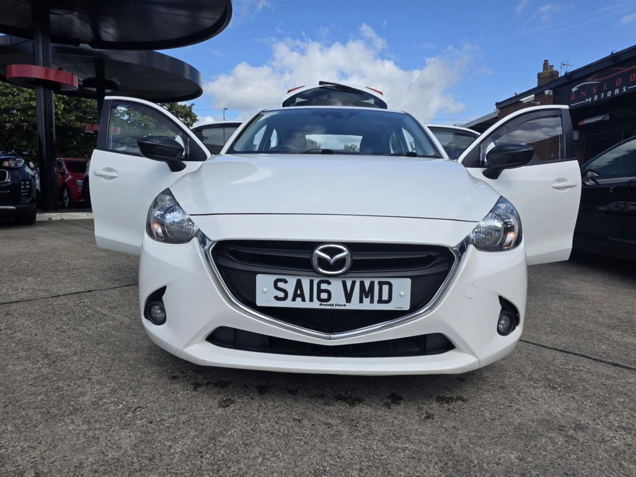 Mazda Mazda2 1.5 SKYACTIV-G Sport Black Euro 6 (s/s) 5dr - Picture 8 of 22