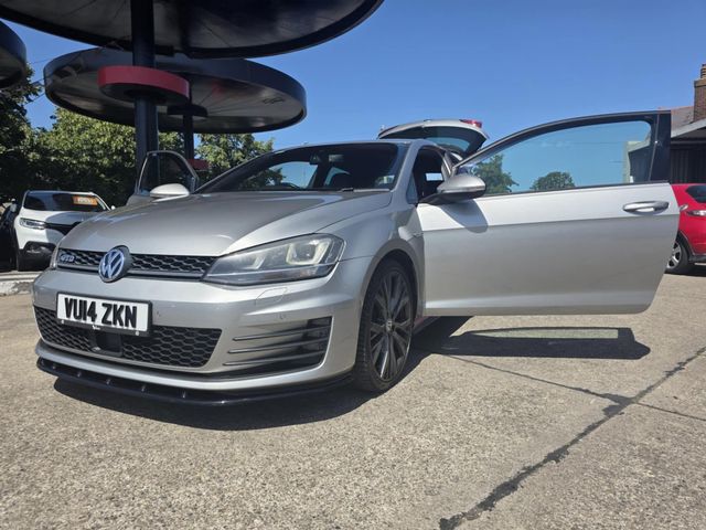 Volkswagen Golf 2.0 TDI BlueMotion Tech GTD Euro 6 (s/s) 3dr (2014) - Picture 11